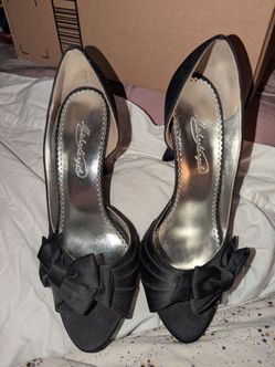Michaelangelo black satin peep-toe heels size 9