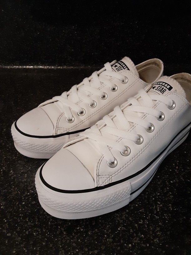 Converse Platform womens 8 Great Condition
