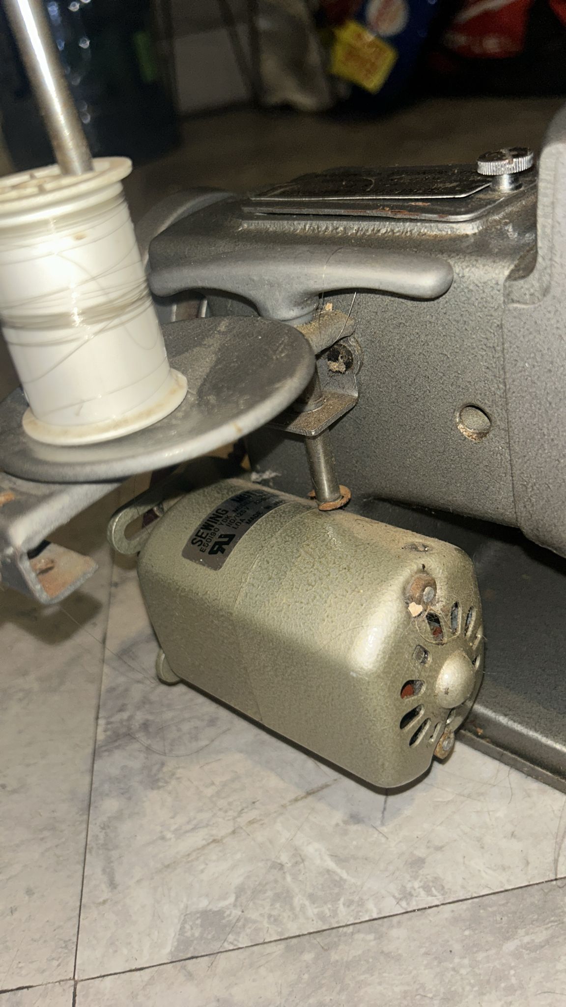 SINGER SEWING MACHINE