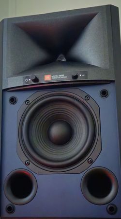 JBL 4305p
