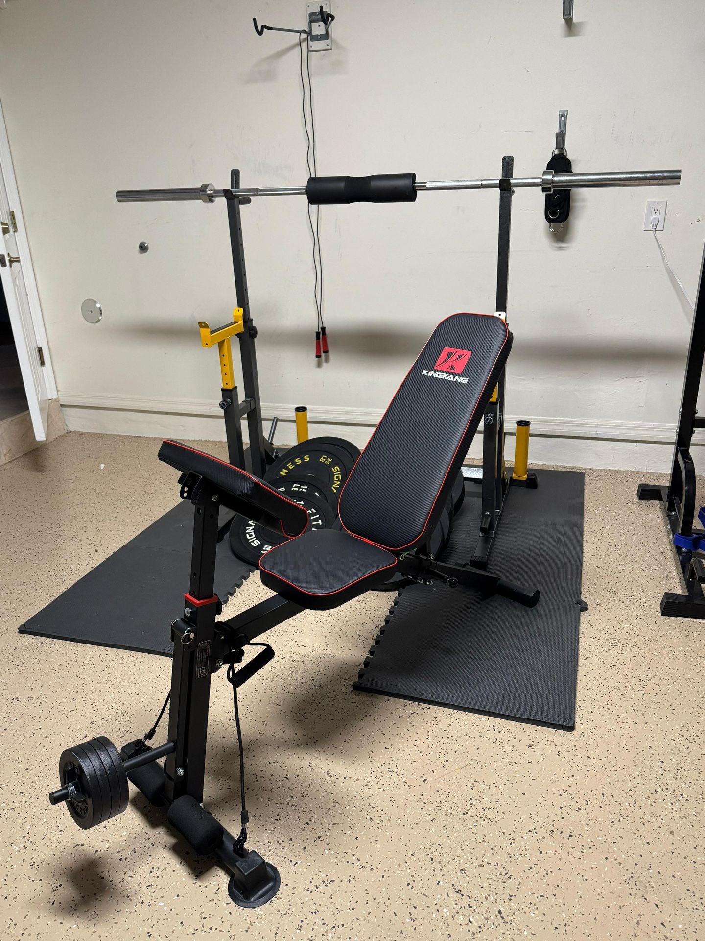 Equipo de gimnasio completo usado – banco + pesas