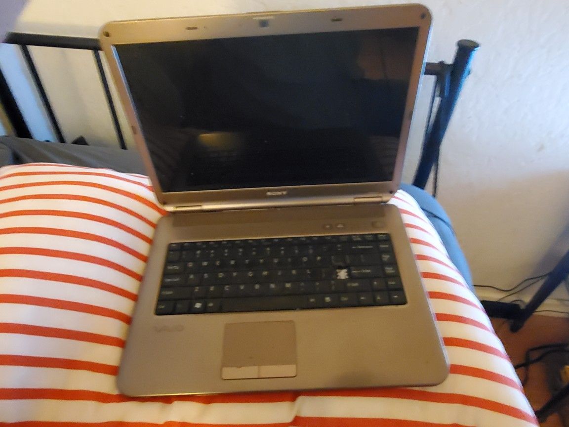 Sony Vaio With Zorin OS 18 Preloaded.