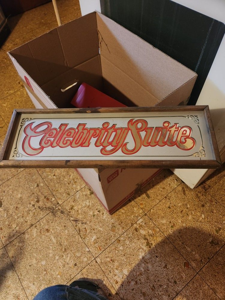 Old Cilebrity Suites Sign