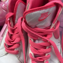 Nike High-Tops shoe– White/Vivid Pink – Size 1Y