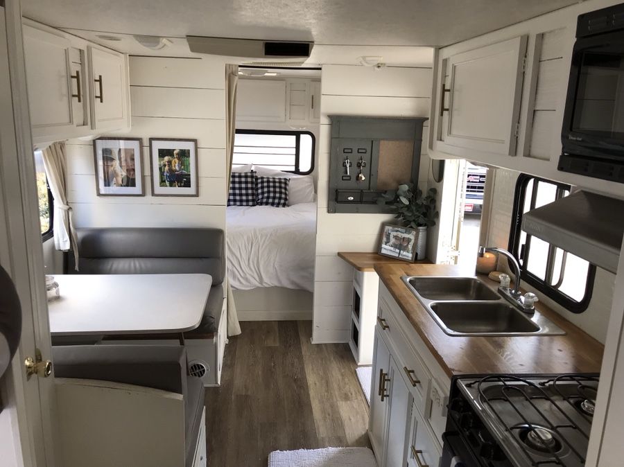 24’ Coachman Futura Travel Trailer Bunkhouse