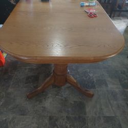 Dining Table ,not Scratches,good Condition,good Price   50x40expandable Leaf 