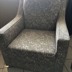 Swivel Armchair/ Sillón Giratorio