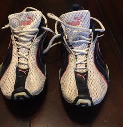 Women's pumas size 9