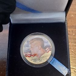Colorized 1968-D JFK KENNEDY Painted SILVER Half Dollar + Display Gift Box