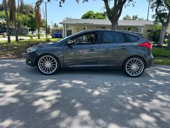 FORD FOCUS ST CLEAN TITLE IN HANDS