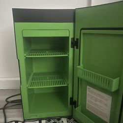 Ukonic Xbox Series X Replica Mini Fridge 10 Liter Black/Green. Full Size Replica. 