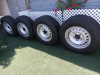 Set 255/70/18 llantas 60x100 de vida para tundra 5 hoyos $90obo