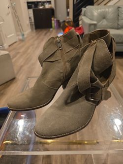 Suede heels size 9