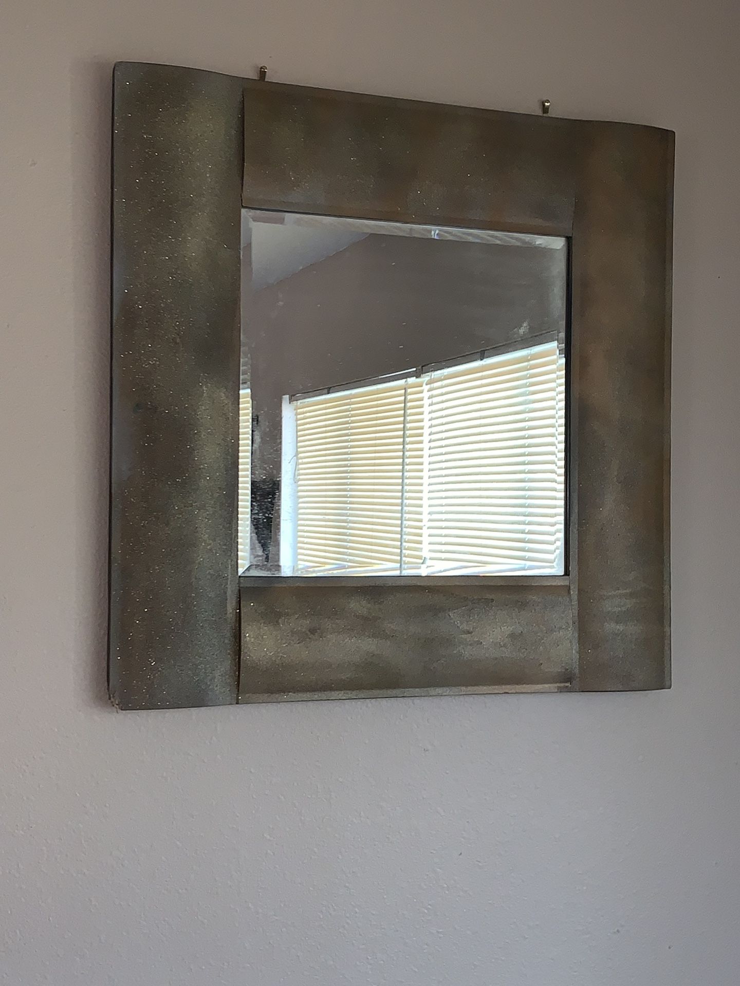 Wall mirror decor (heavy)
