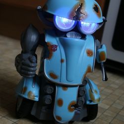 Transformers Autobot Robot Squeaks