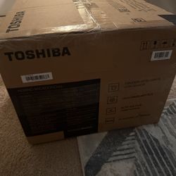 TOSHIBA EM131A5C-SS Countertop Microwave Ovens 1.2 Cu Ft with 12.4" Removable Turntable Smart Humidity Sensor