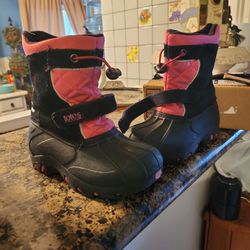 toddler snow boots. 11