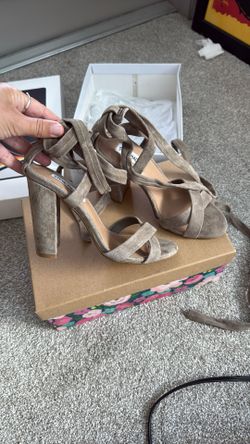 BRAND NEW women Heels Sandals Taupe suede