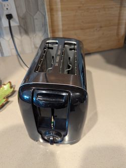 Hamilton Beach 2‐Slice Toaster – Stainless Steel & Black Finish