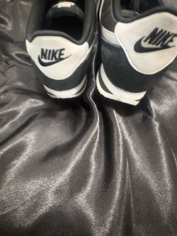Nike Low-Top Sneakers Black and White