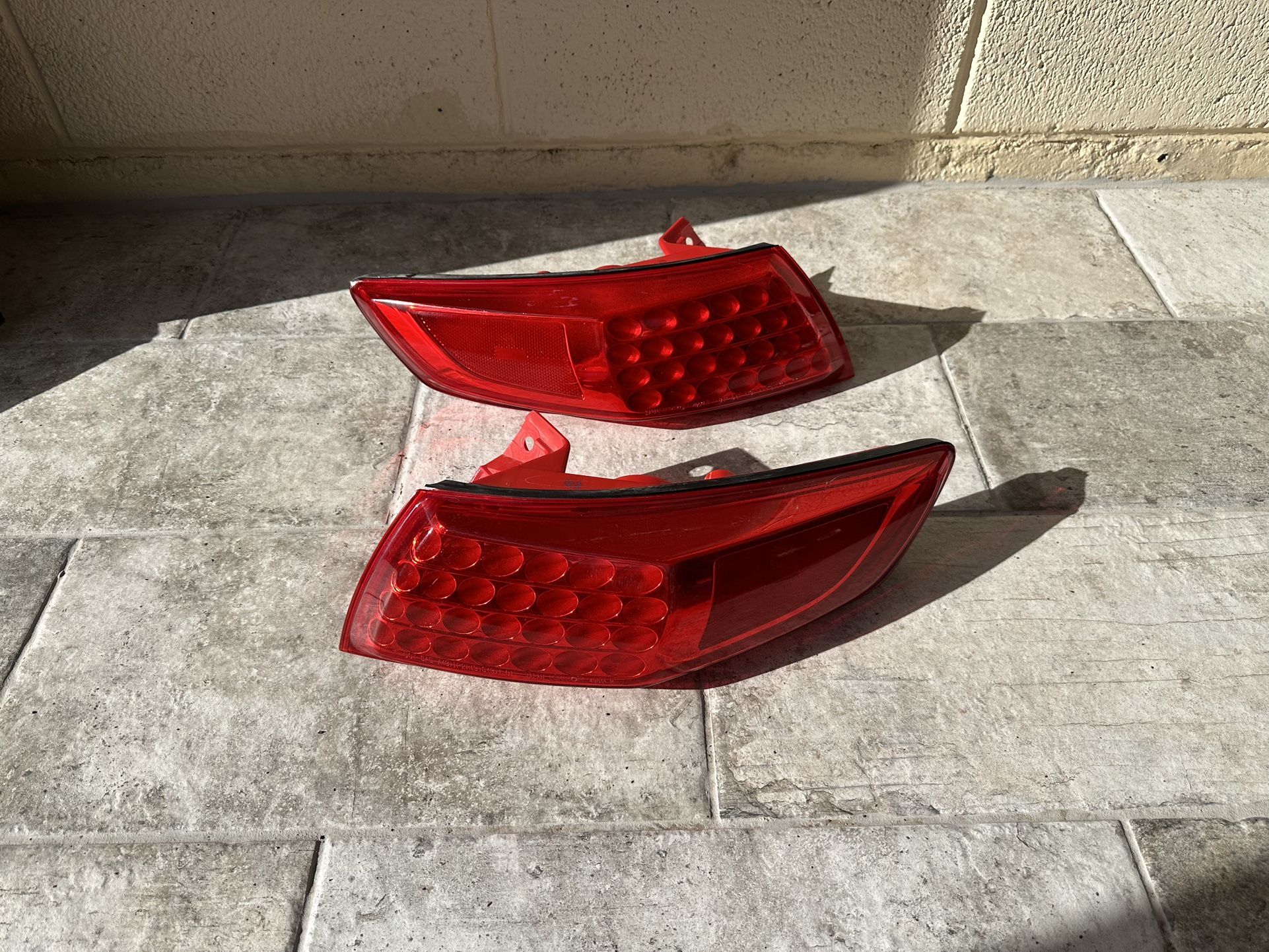Infiniti FX35 Tail Light 2003 - 2008, Infiniti FX 35 Tailight, Infiniti FX45 Tail Light, rear light, OEM hook original Infiniti part