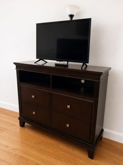 Media Chest / TV Dresser – Excellent Condition