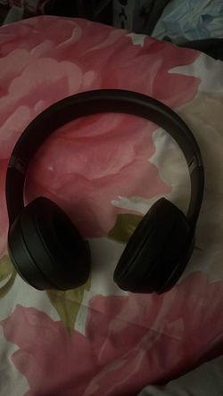 Beats Over-Ear Wireless Headphones Solo 4