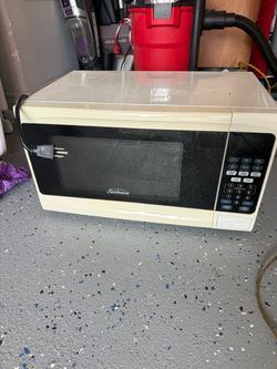 Sunbeam Countertop Microwave Oven