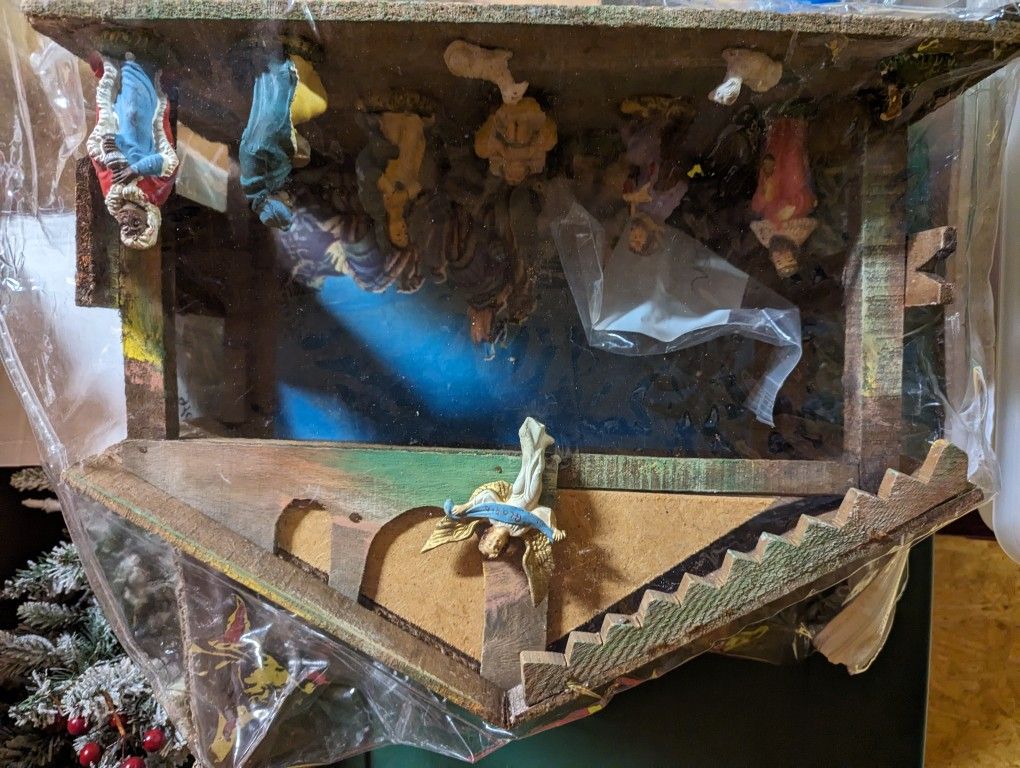 Vintage Creche