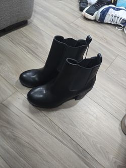 Womens Boots Sz 9 Brand New!
