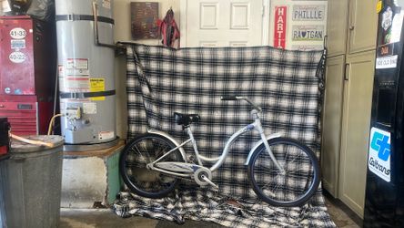 Trek brand 26” single speed, coaster Brake beach cruiser, bicycle ready to ride as pictured.