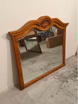 Traditional Vintage Carved Wooden Frame Wall Mirror | Seashell Design