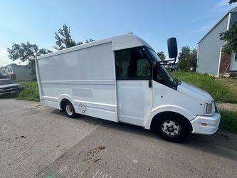 2013 Isuzu step van 16ft