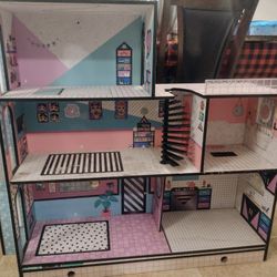 L.O.L Surprise Doll House And Smaller Play Set