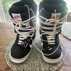 Brand New Vans Snowboard Boots Women Size 7