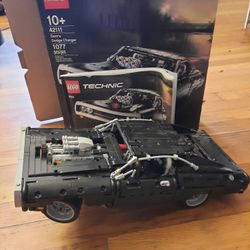 (Retired) Doms Charger TECHNIC Lego Set 