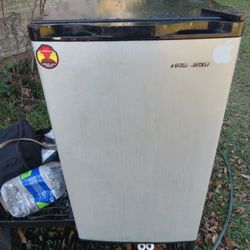 Black And Decker Mini Fridge