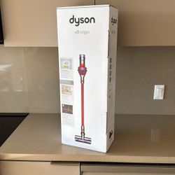 Dyson V8 Origin Vacuum 