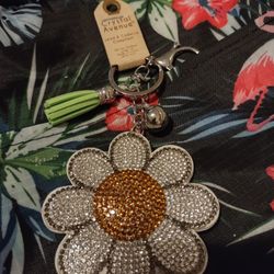 Sparkling Daisy Key Chain With Tassels 
