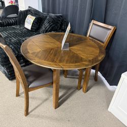 Cute Small! Dining Set! Easy Financing!❤️😍✅