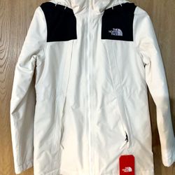 BRAND NEW—The North Face Woman’s DryVent Parka Winter Jacket