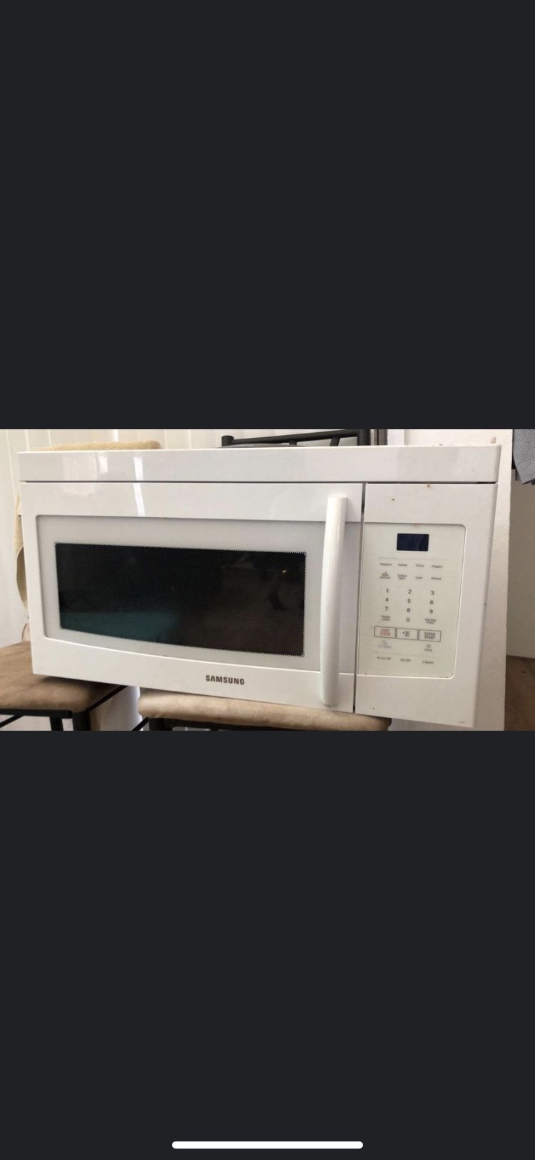Microwave 2.6 to 3.0 cubic feet