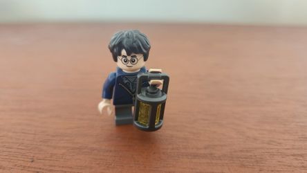 Title: LEGO Harry Potter Minifigure w/ Lantern – Authentic