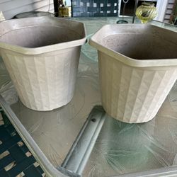 set of 3 planting pots 2 cream and 1 gray