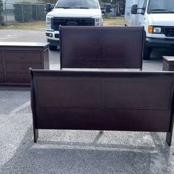 Queen Bedroom Set