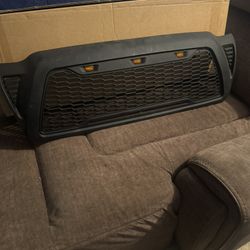 $35 Toyota Tacoma 2005/2015 grille
