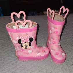 Minnie Mouse Boots Size 8 20$