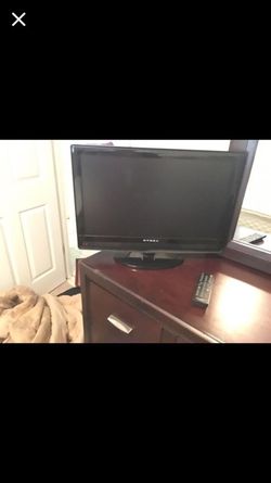 24 inch HDTV Television. With Remote