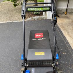 Toro 60v Personal Pace 22” Lawnmower 