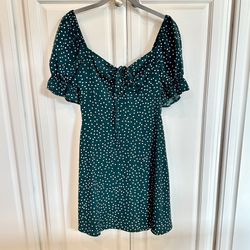 🌲 Darling dark green with white polka dots dress